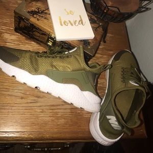 Army green Nike huarache